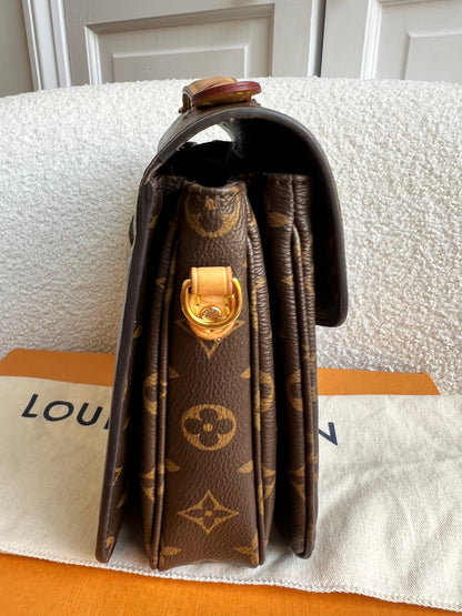 Louis Vuitton Pochette Metis Monogram (RRP £2,020)