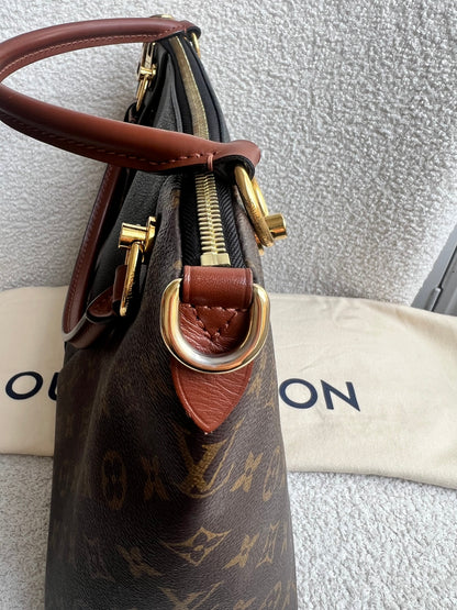 Louis Vuitton V Tote MM Tan and Monogram Canvas (RRP £1,890)
