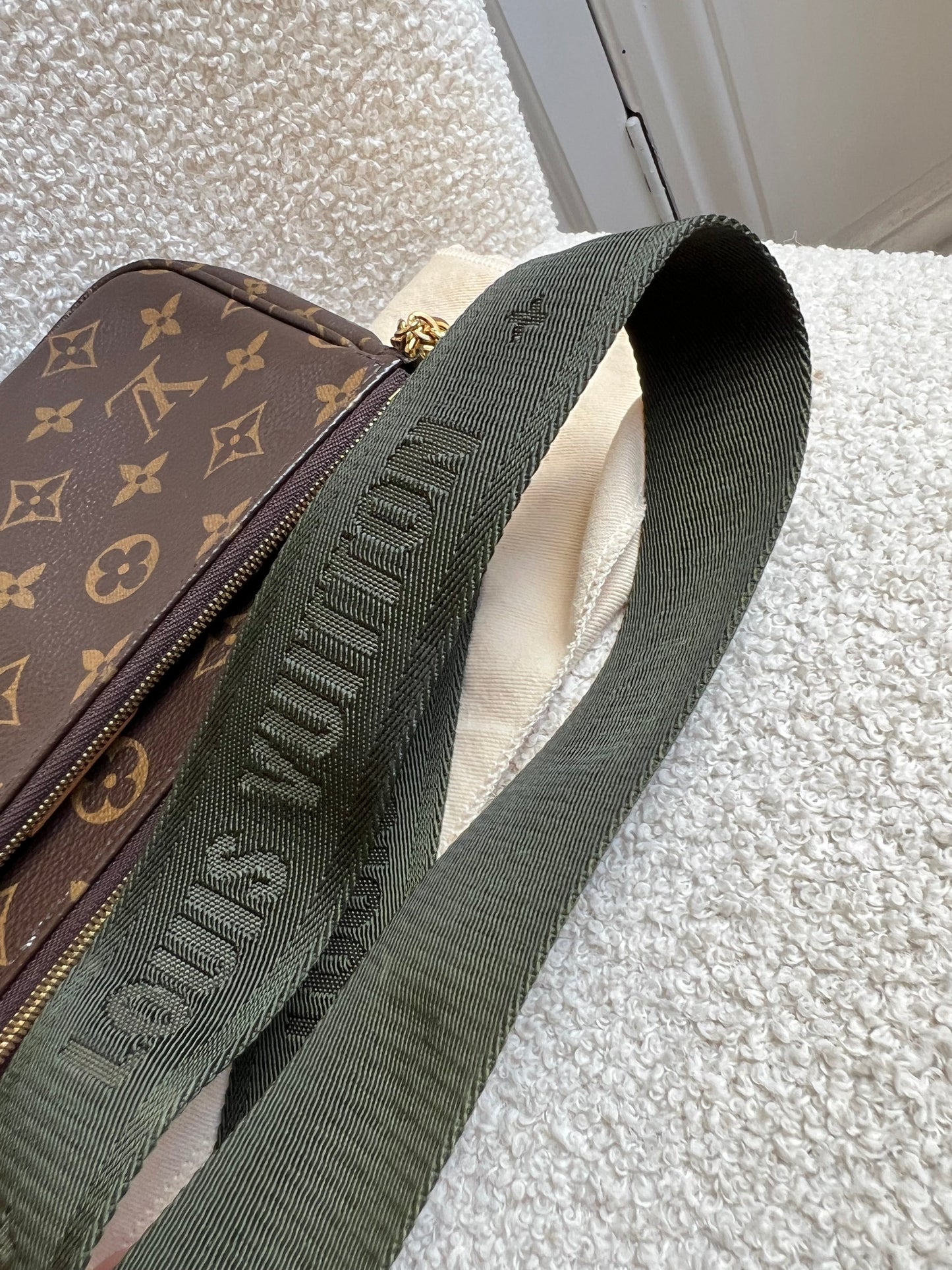 Louis Vuitton Multi Pochette Accessoires Khaki (RRP £2070)