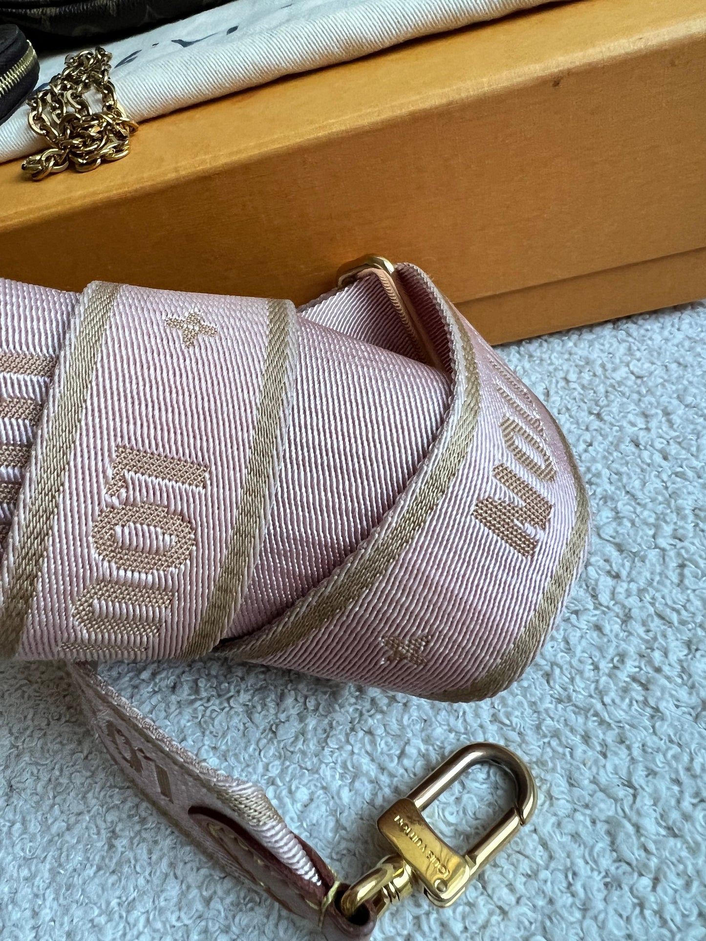 Louis Vuitton Multi Pochette Accessoires Rose Chiaro (RRP £2030)