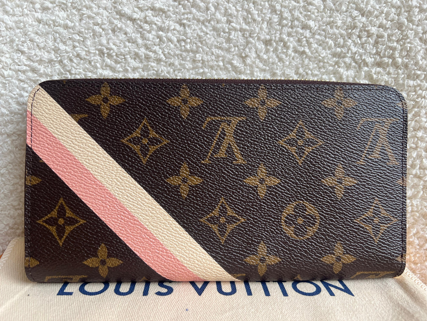 Louis Vuitton Personalised “LG” Zippy Wallet in Monogram (RRP £590)