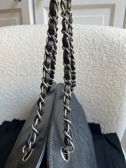 Chanel Vintage Caviar Timeless CC Chain Tote