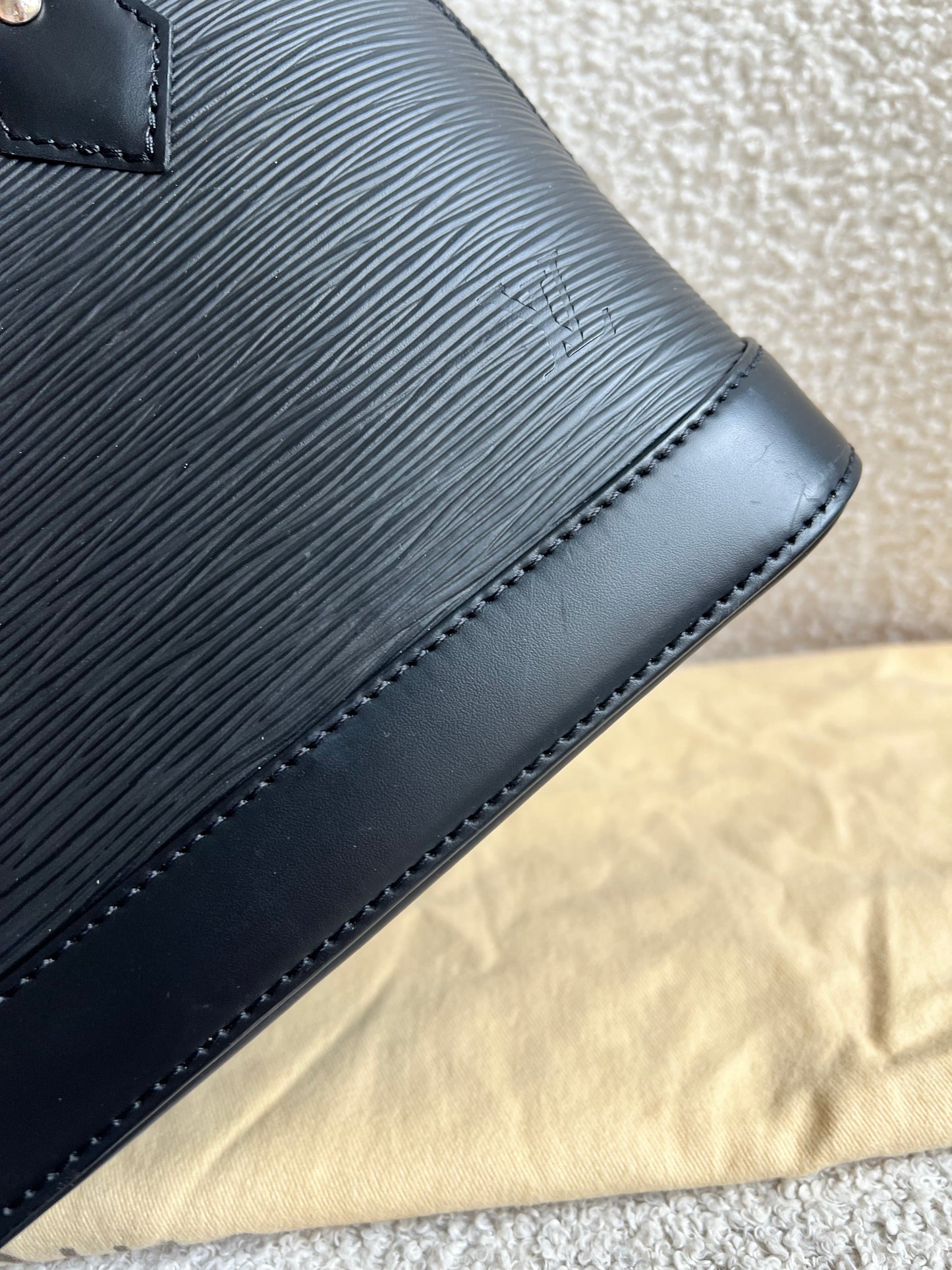 Louis Vuitton Alma BB Black Epi (RRP £1540)
