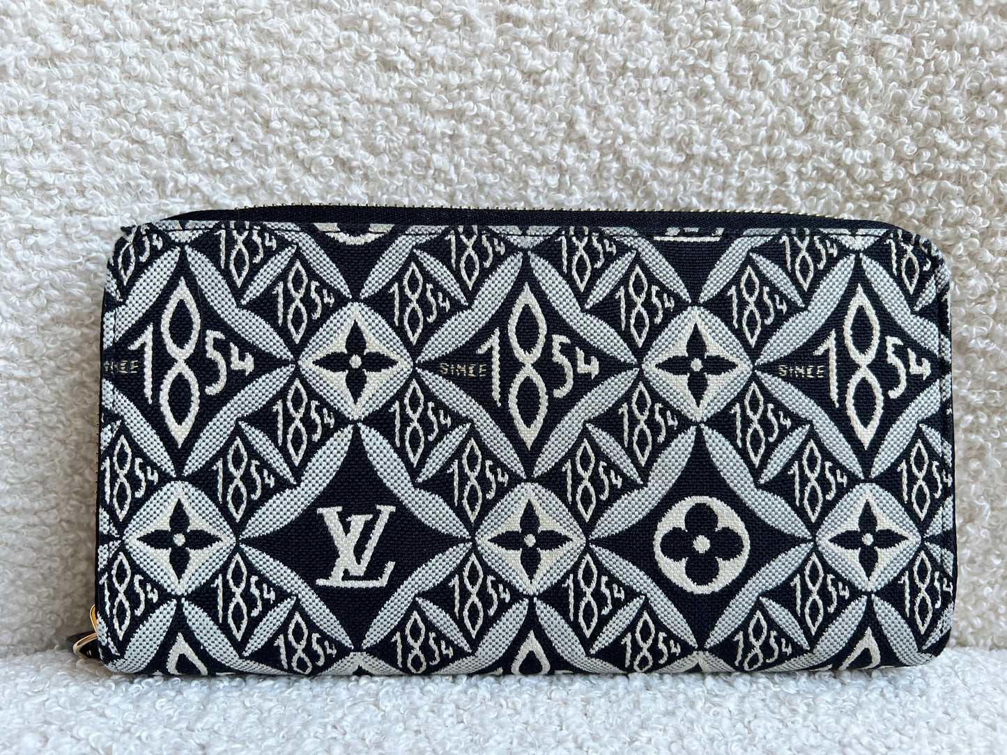 Louis Vuitton Zippy Wallet in Monogram Jacquard