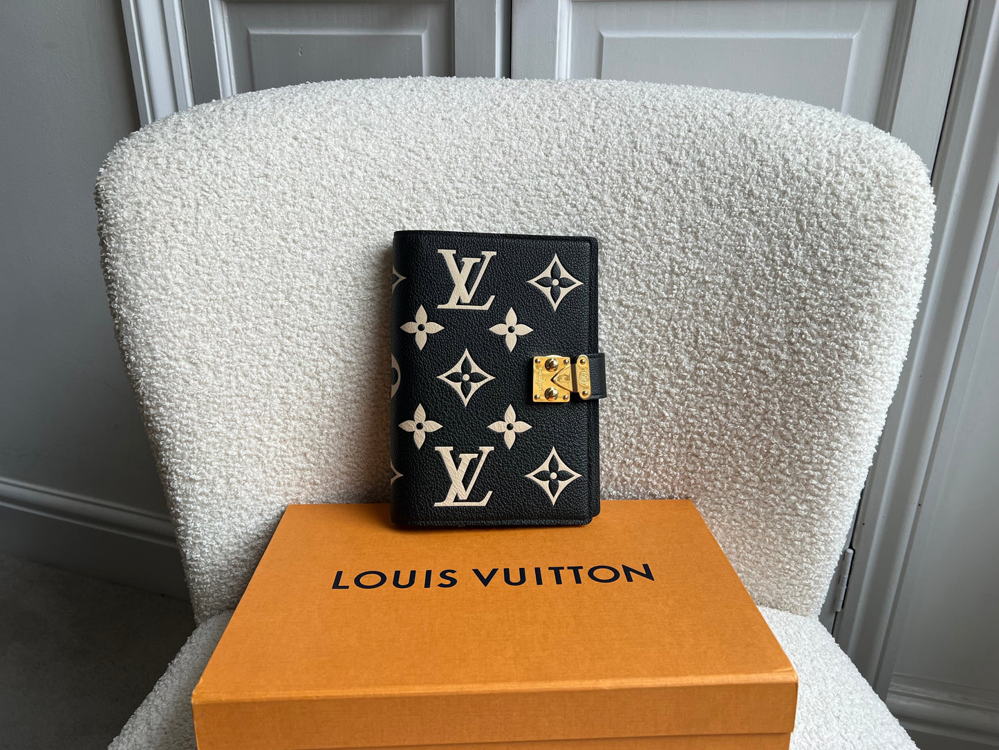 Louis Vuitton Notebook Cover Paul MM in Bicolour Giant Monogram