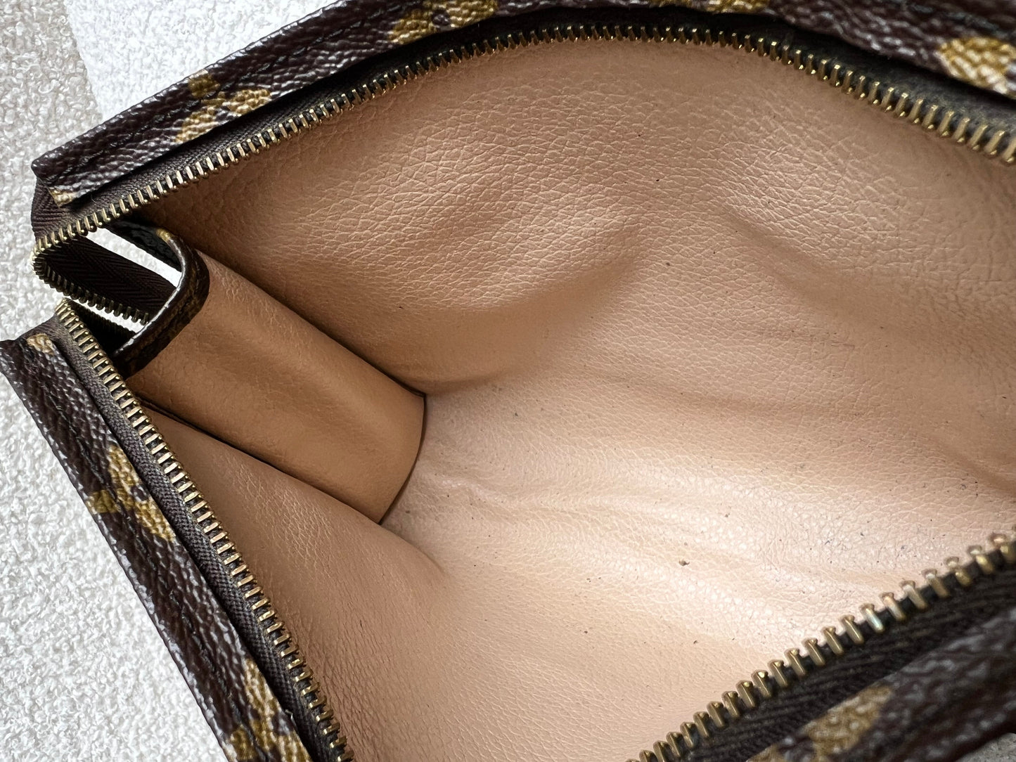 Louis Vuitton Toiletry Pouch 19 Monogram
