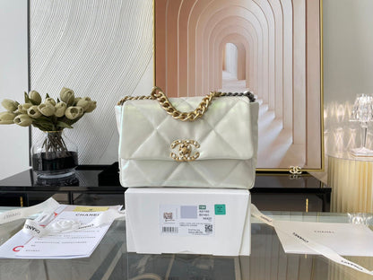 Chanel Luxury Handbag Style 611