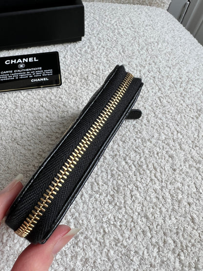 Chanel Black Quilted Caviar Zip Round Purse with Gold Hardware (RRP £550)