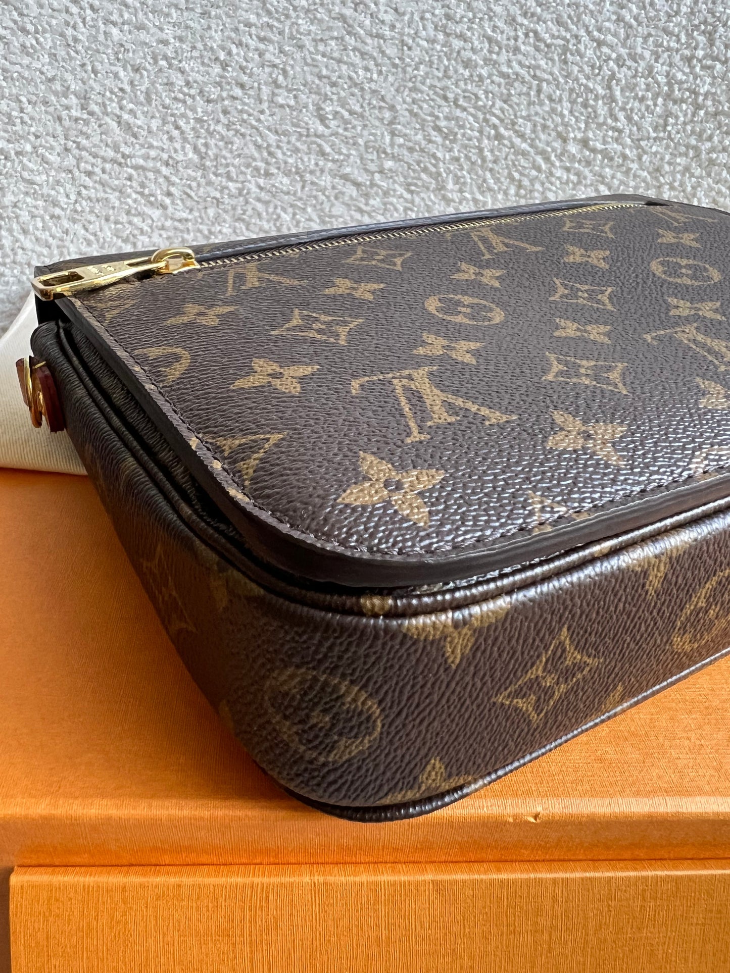 Louis Vuitton Pochette Metis Monogram (RRP £2,060)
