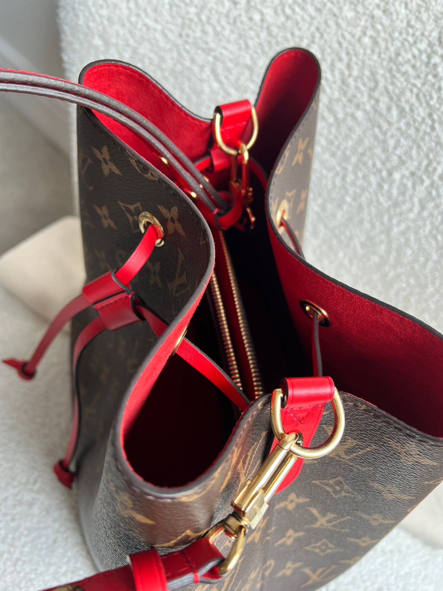 Louis Vuitton Neo Noe Monogram Coquelicot (RRP £1,790)