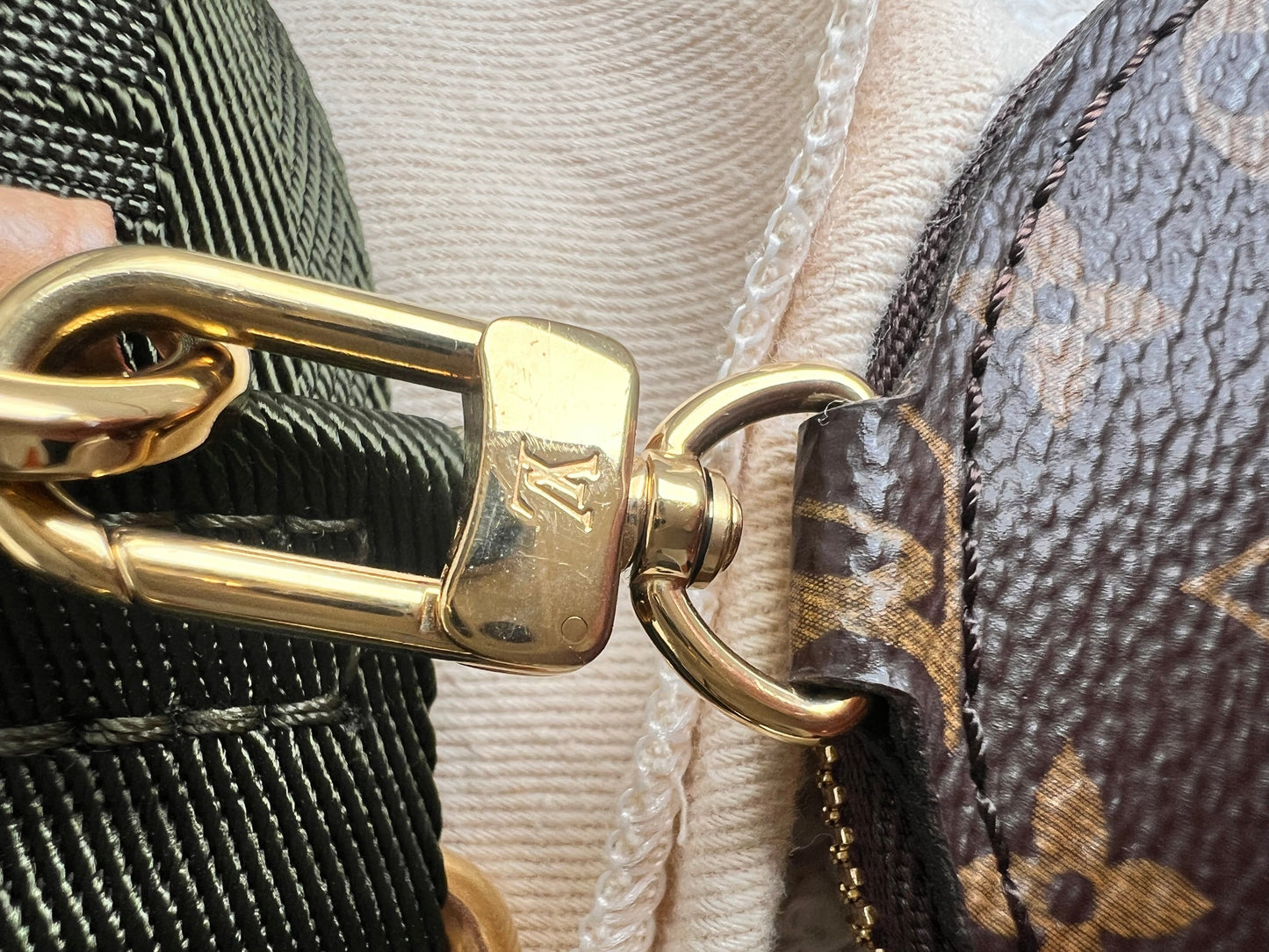Louis Vuitton Multi Pochette Accessoires Khaki (RRP £2030)
