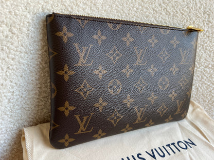 Louis Vuitton M Key Pouch Monogram (RRP £375)