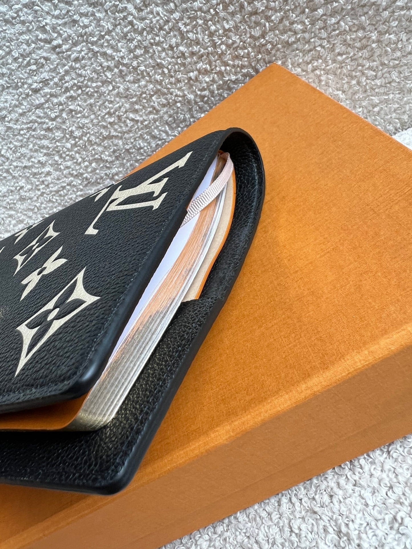 Louis Vuitton Notebook Cover Paul MM in Bicolour Giant Monogram