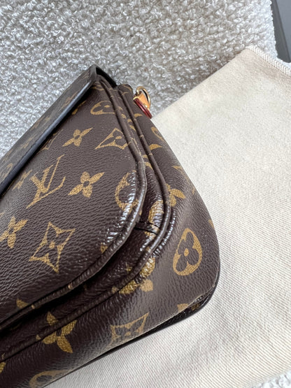 Louis Vuitton Pochette Metis Monogram (RRP £2,020)