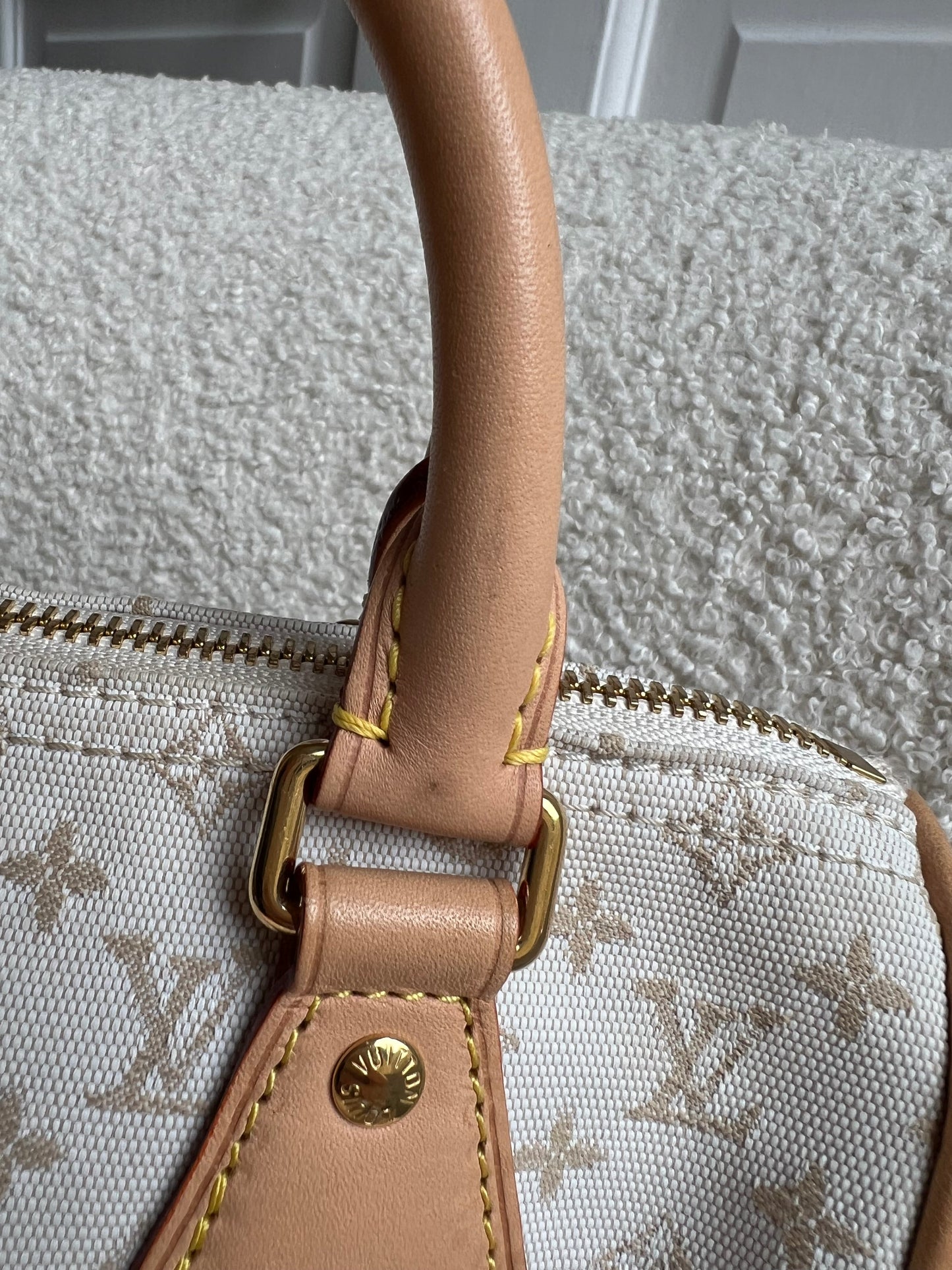 Louis Vuitton Speedy Bandouliere 20 Mastic Cream (£2420)