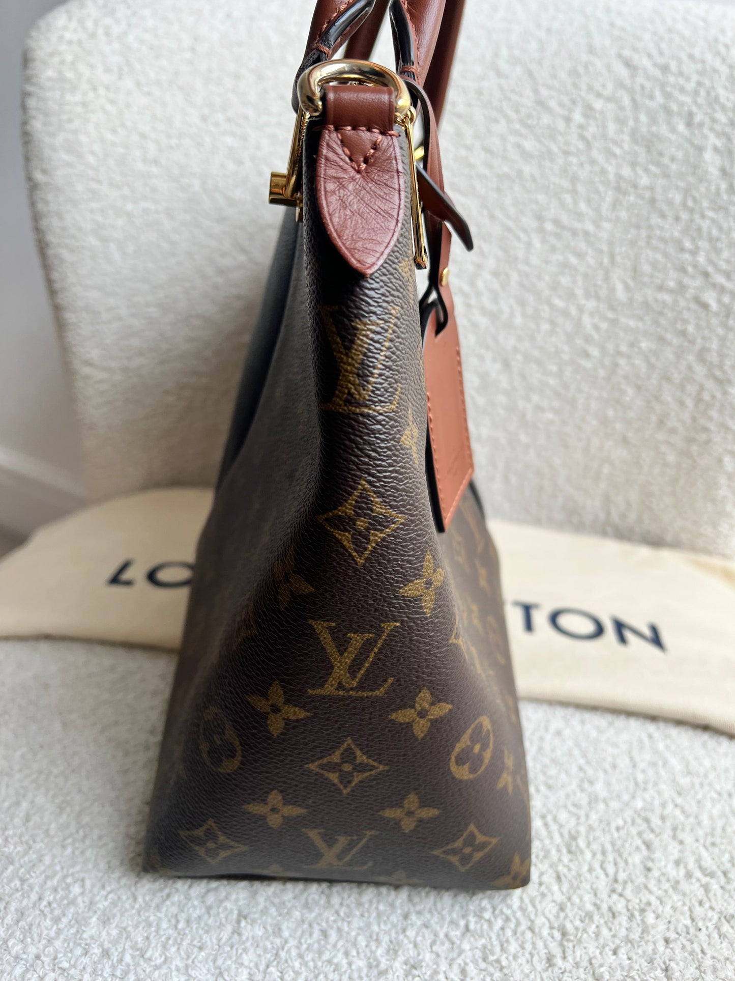 Louis Vuitton V Tote MM Tan and Monogram Canvas (RRP £1,890)