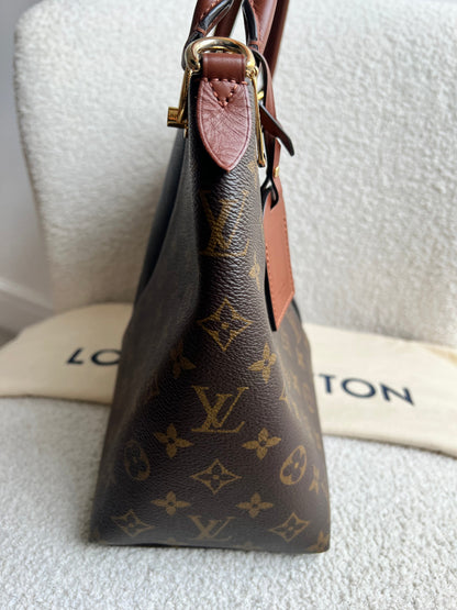 Louis Vuitton V Tote MM Tan and Monogram Canvas (RRP £1,890)