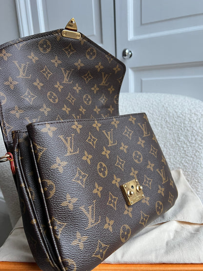 Louis Vuitton Pochette Metis Monogram (RRP £2,020)