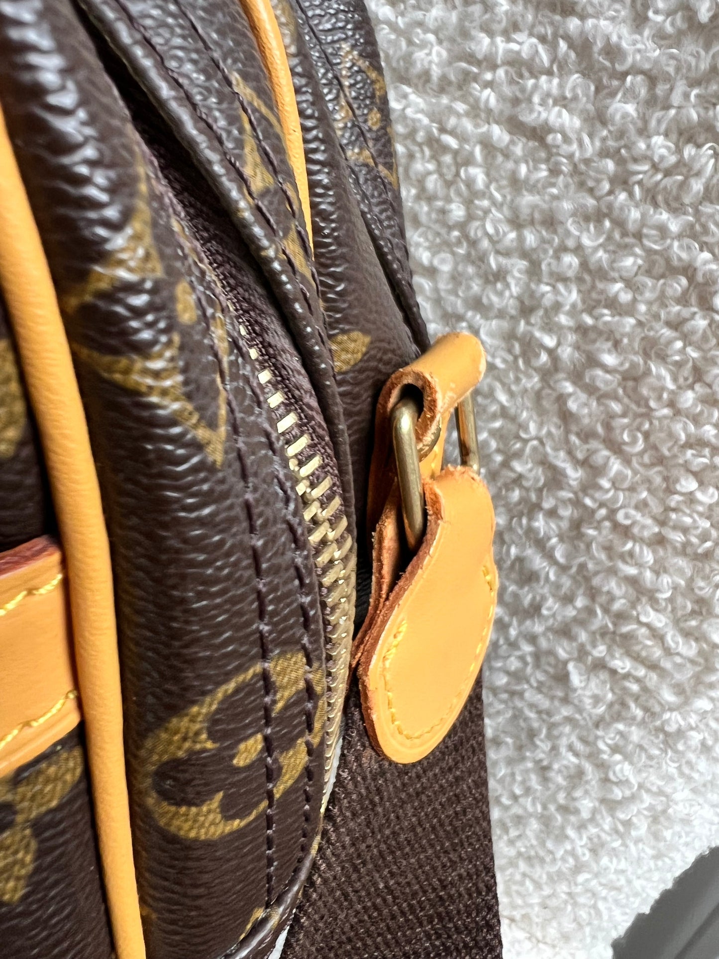Lous Vuitton Reporter Monogram