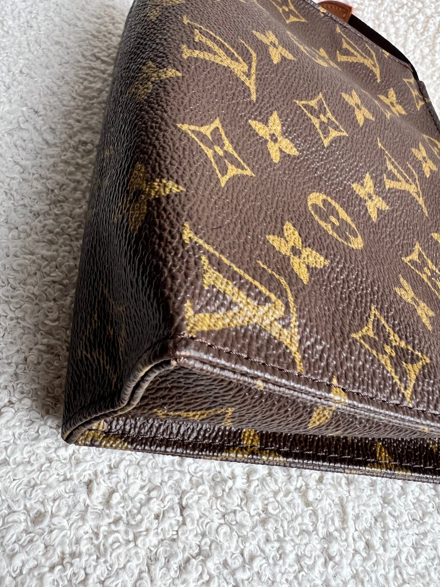 Louis Vuitton Toiletry Pouch 19 Monogram