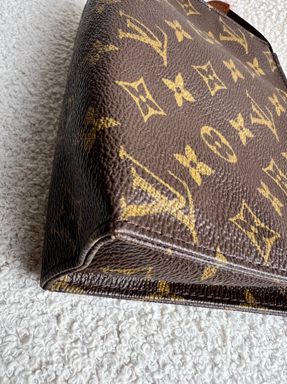 Louis Vuitton Toiletry Pouch 19 Monogram