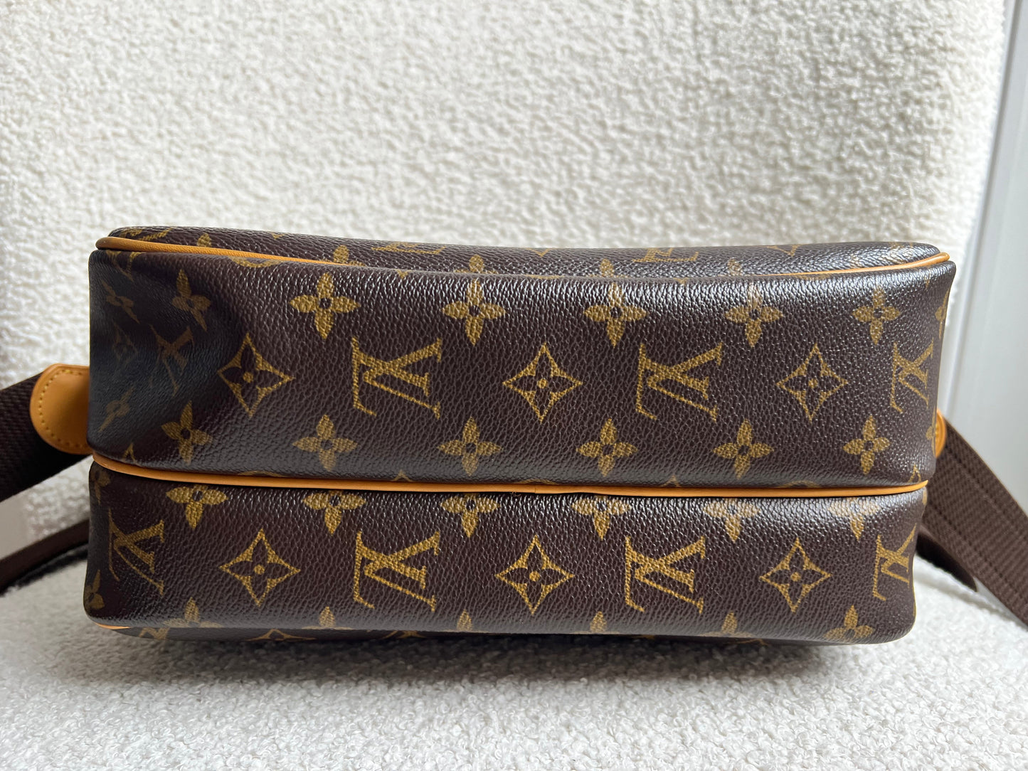 Lous Vuitton Reporter Monogram