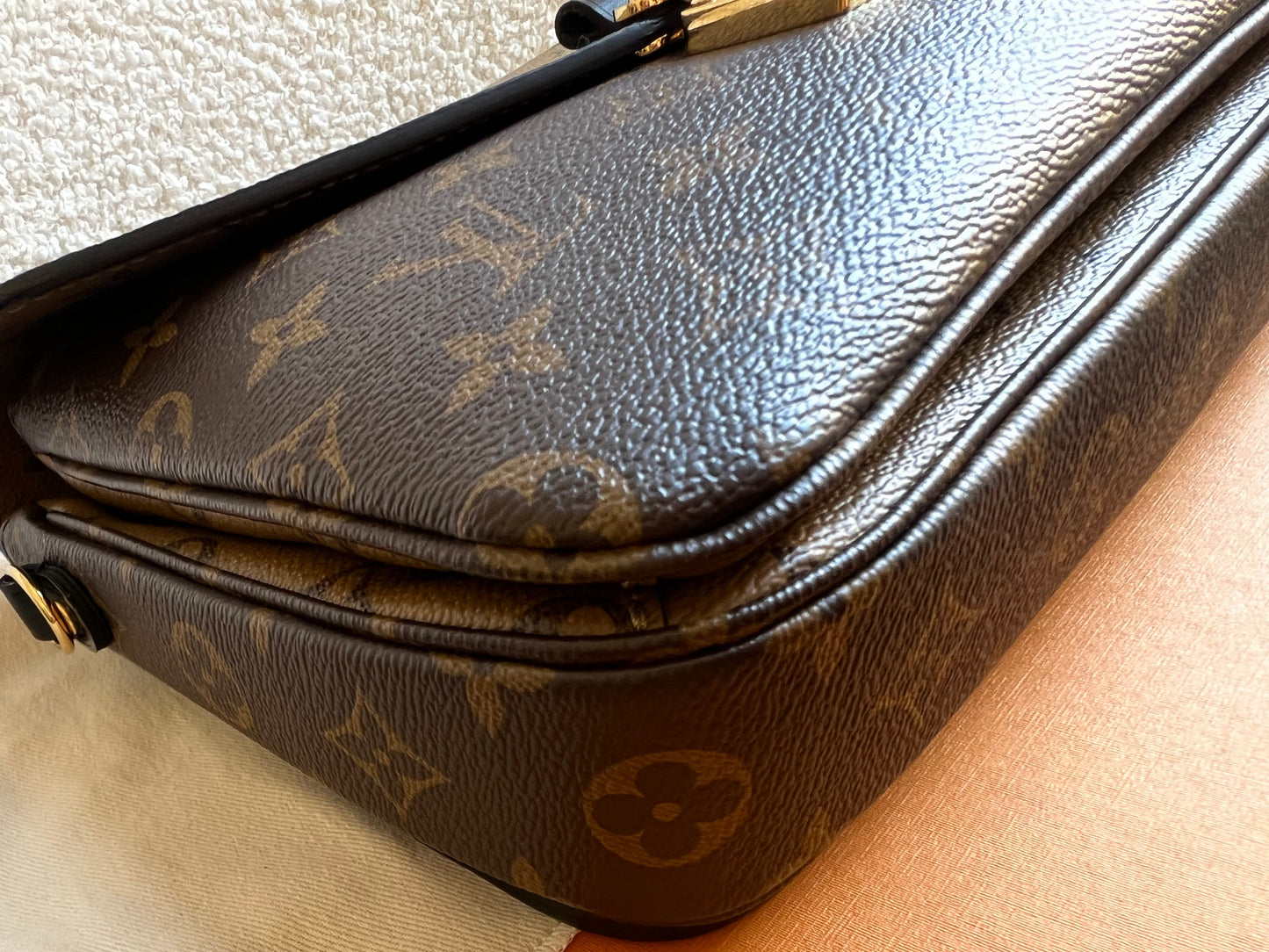 Louis Vuitton Pochette Metis Reverse Monogram (RRP £2,060)