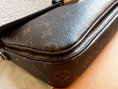 Louis Vuitton Pochette Metis Reverse Monogram (RRP £2,060)