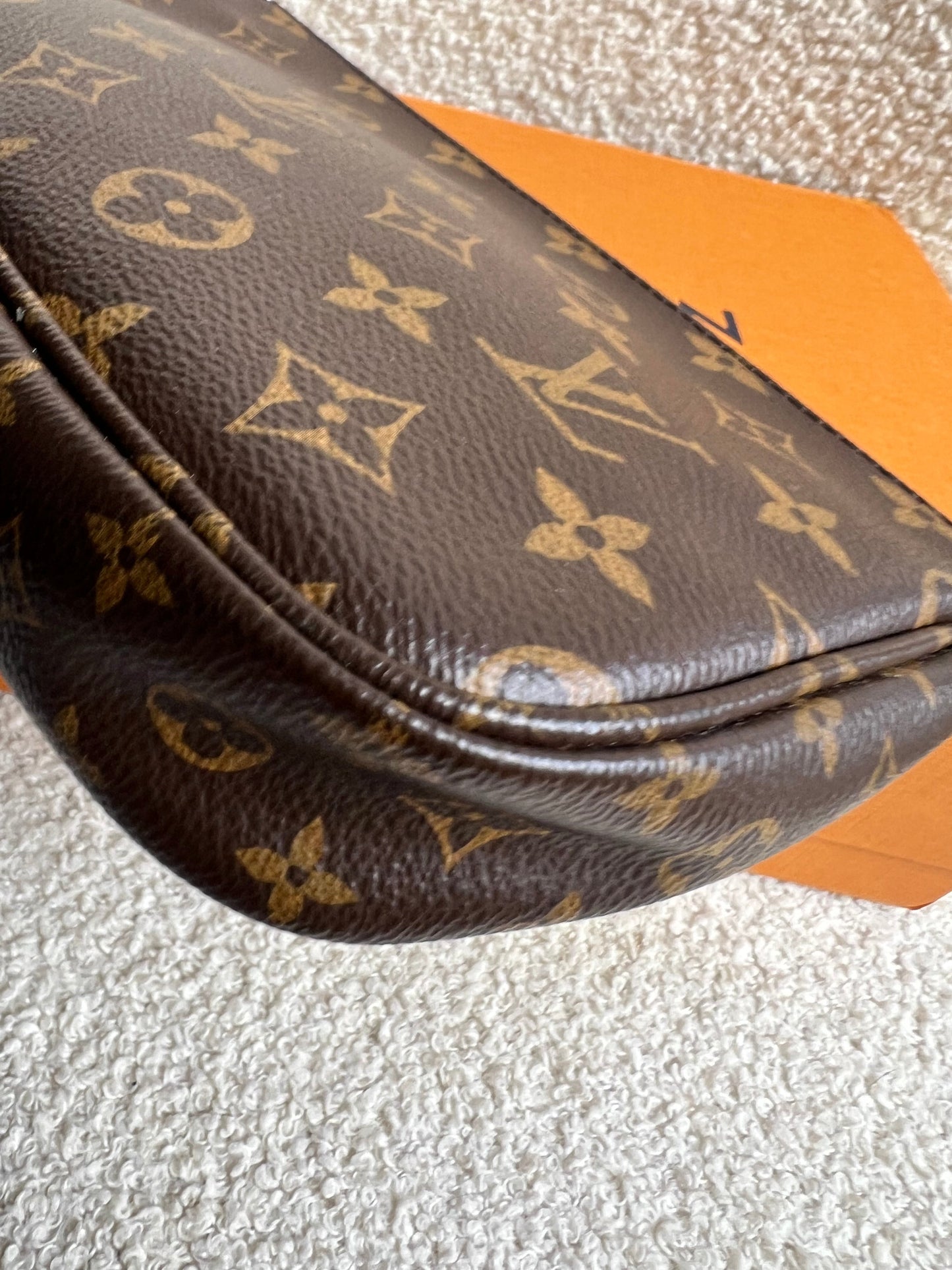 Louis Vuitton Multi Pochette Accessoires Khaki (RRP £2070)