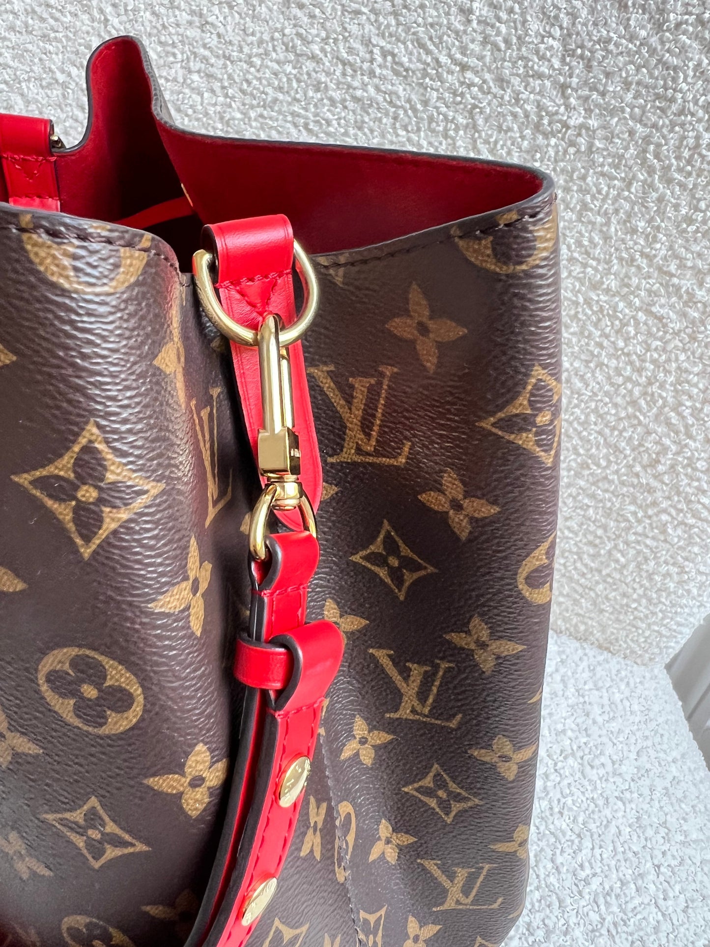 Louis Vuitton Neo Noe Monogram Coquelicot (RRP £1,790)