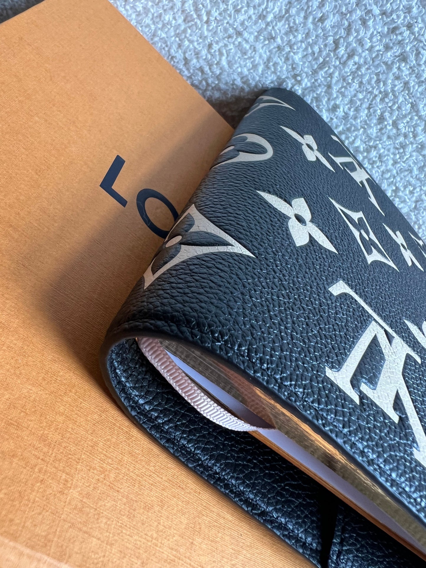 Louis Vuitton Notebook Cover Paul MM in Bicolour Giant Monogram