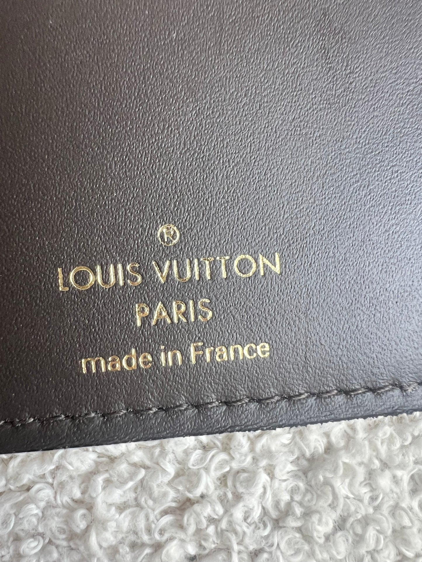 Louis Vuitton Galet Compact Capucines Wallet (RRP £730)