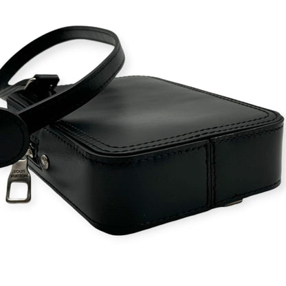 Louis Vuitton Danube Male Crossbody Bag - '10s