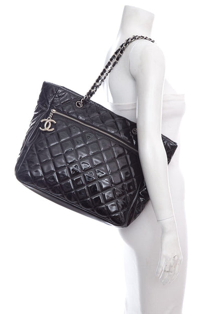 Chanel Black Diamond quilted "2009-2010" HandBag