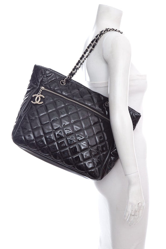 Chanel Black Diamond quilted "2009-2010" HandBag
