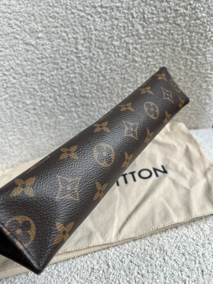 Louis Vuitton Toiletry Pouch 26 Monogram