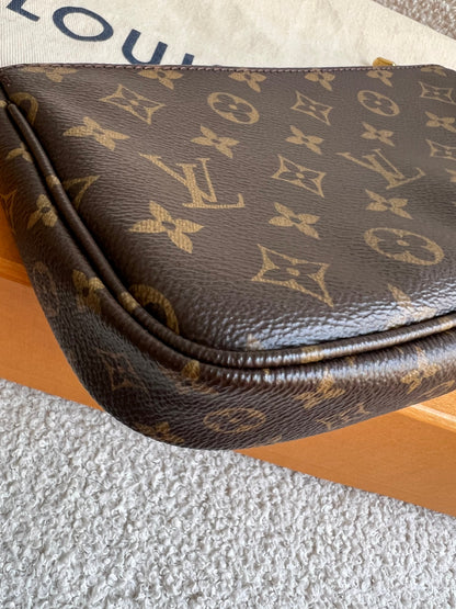 Louis Vuitton Multi Pochette Accessoires Rose Chiaro (RRP £2070)