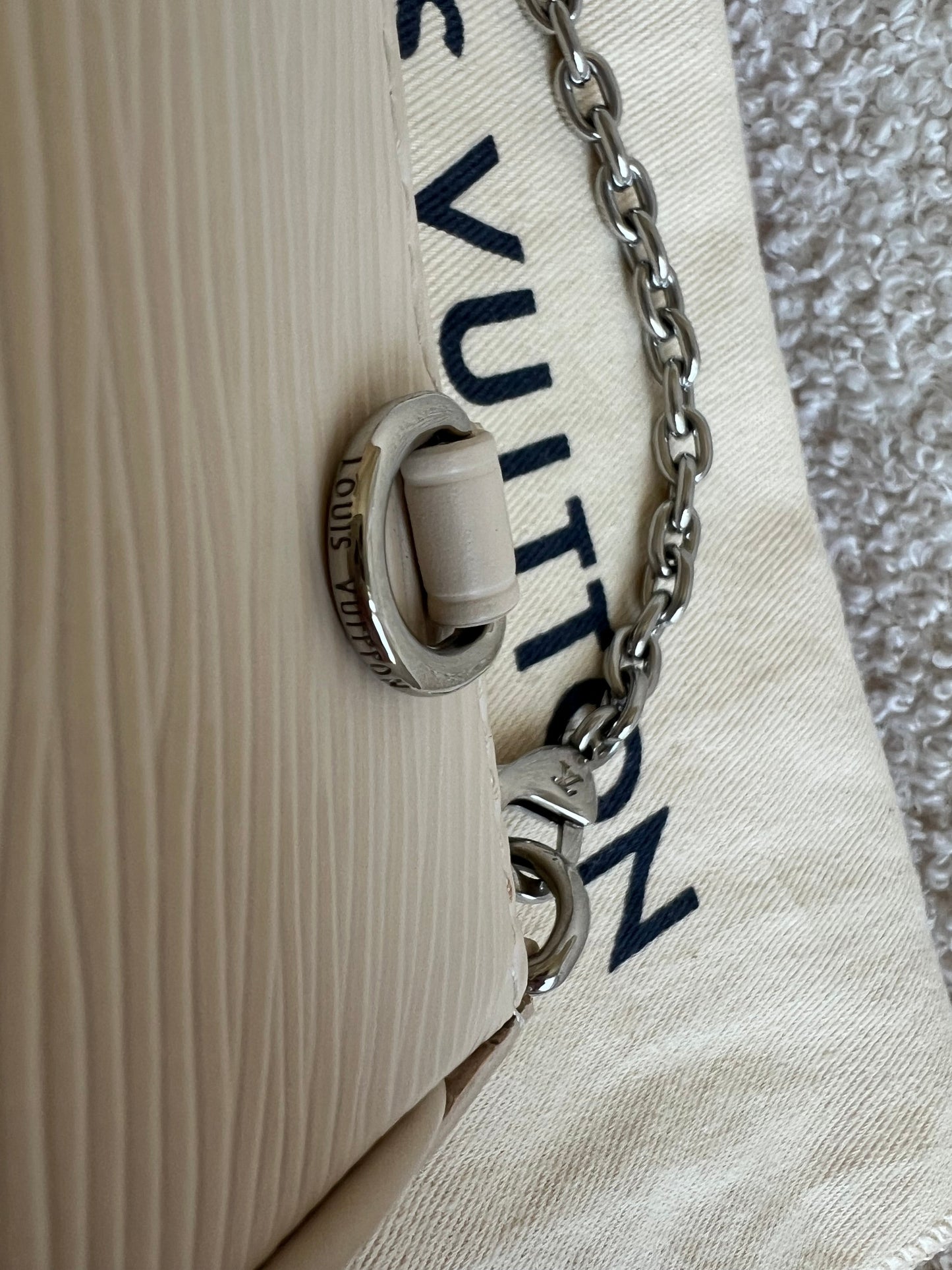 Louis Vuitton Easy Pouch Creme Epi (RRP £1320)