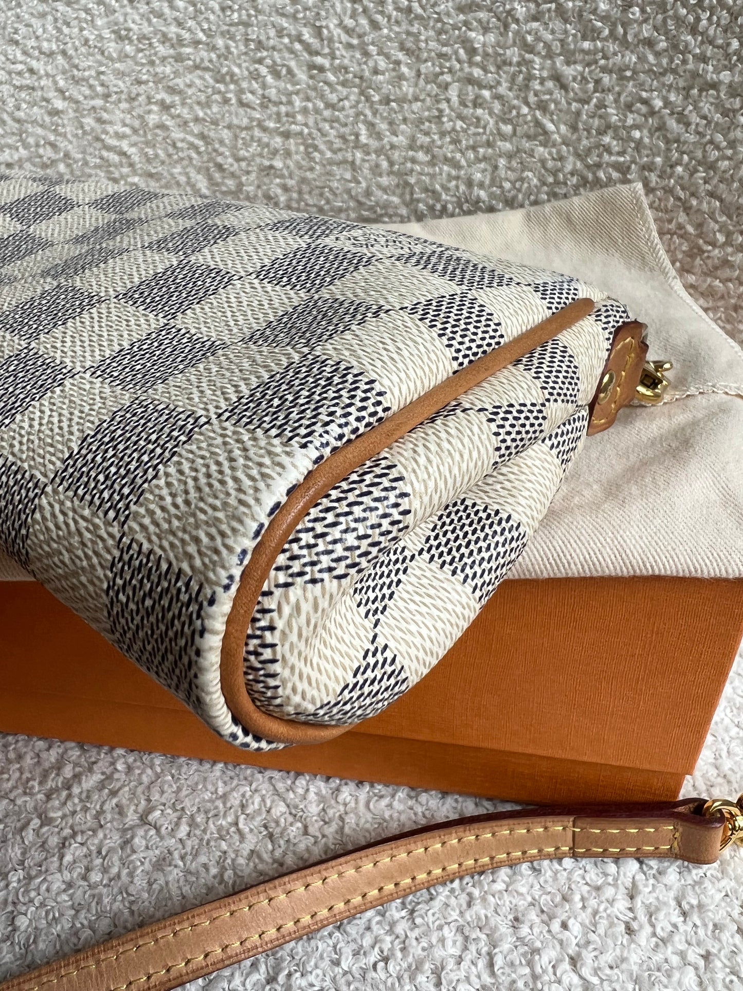 Louis Vuitton Eva Clutch Damier Azur
