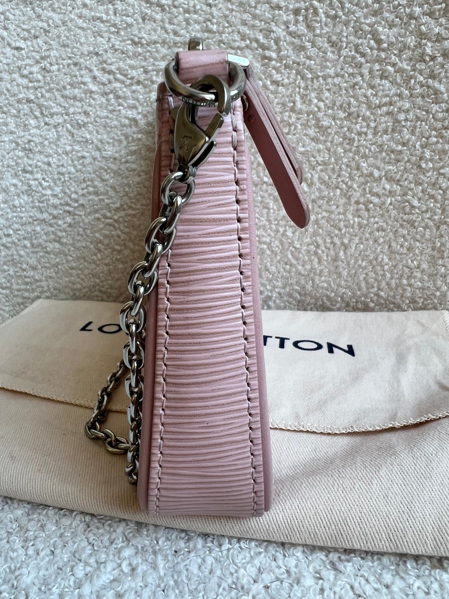 Louis Vuitton Easy Pouch Rose Ballerine Epi