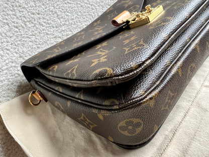 Louis Vuitton Pochette Metis Monogram (RRP £2,020)