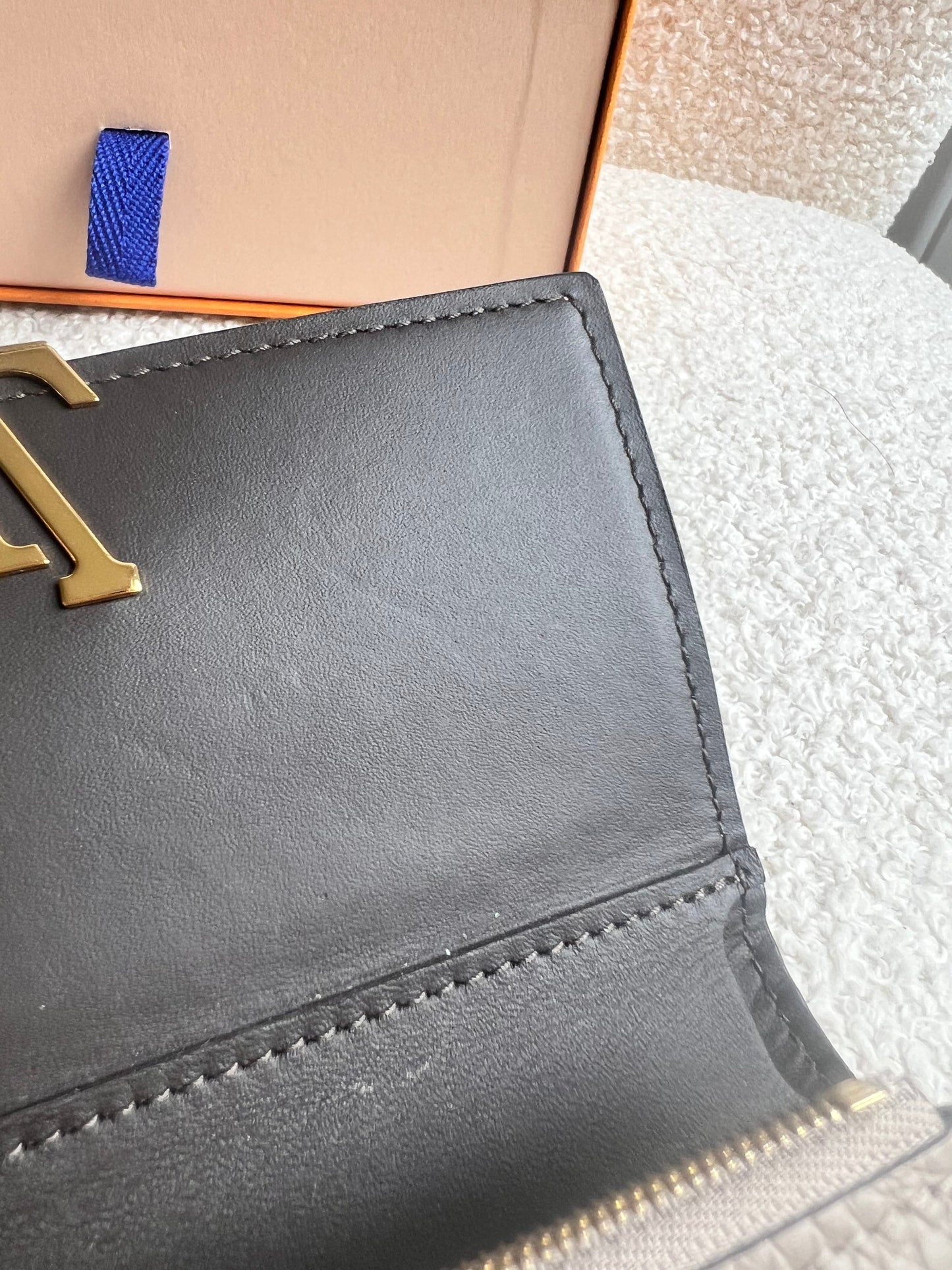 Louis Vuitton Galet Compact Capucines Wallet (RRP £730)