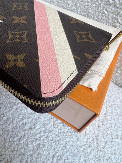 Louis Vuitton Personalised “LG” Zippy Wallet in Monogram (RRP £590)
