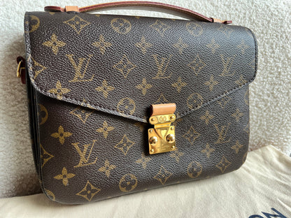 Louis Vuitton Pochette Metis Monogram (RRP £2,020)