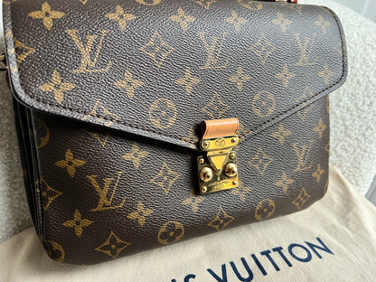 Louis Vuitton Pochette Metis Monogram (RRP £2,020)