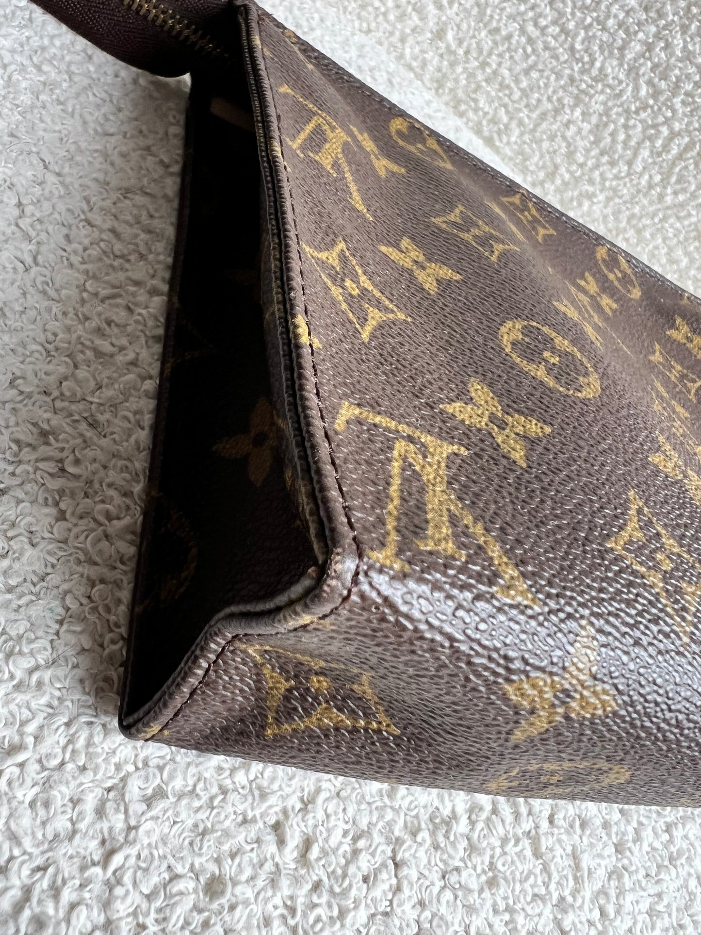 Louis Vuitton Toiletry Pouch 19 Monogram