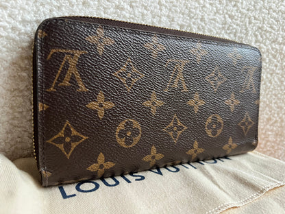 Louis Vuitton Zippy Wallet in Monogram (RRP £580)