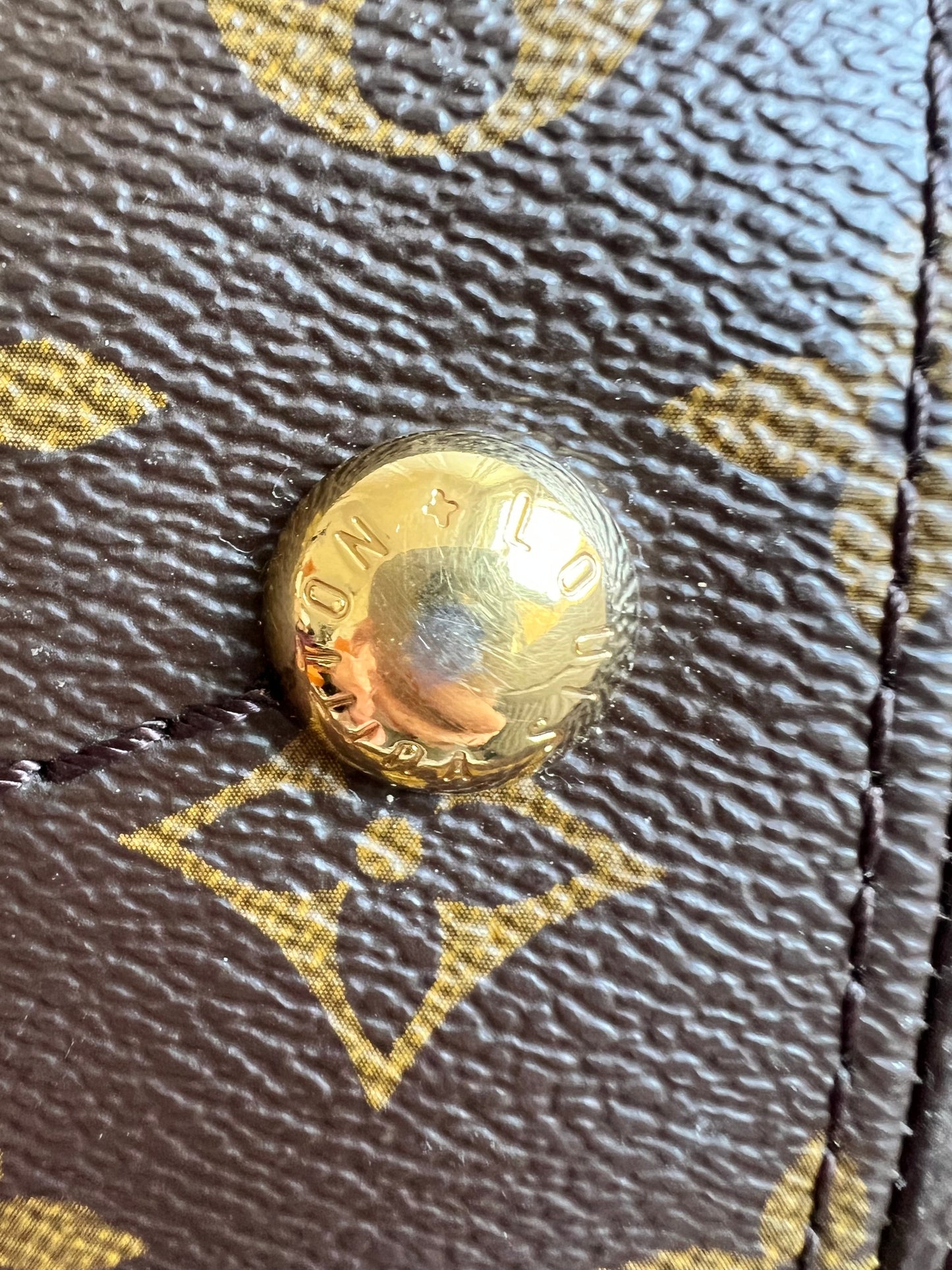 Louis Vuitton Artsy MM Monogram (RRP £1,940)