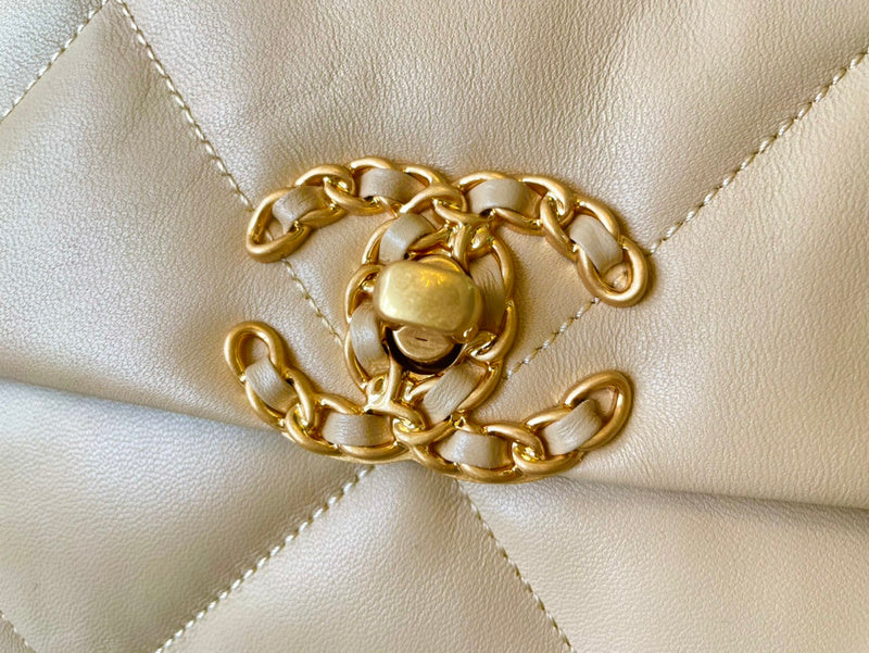 Chanel Luxury Handbag Style 603
