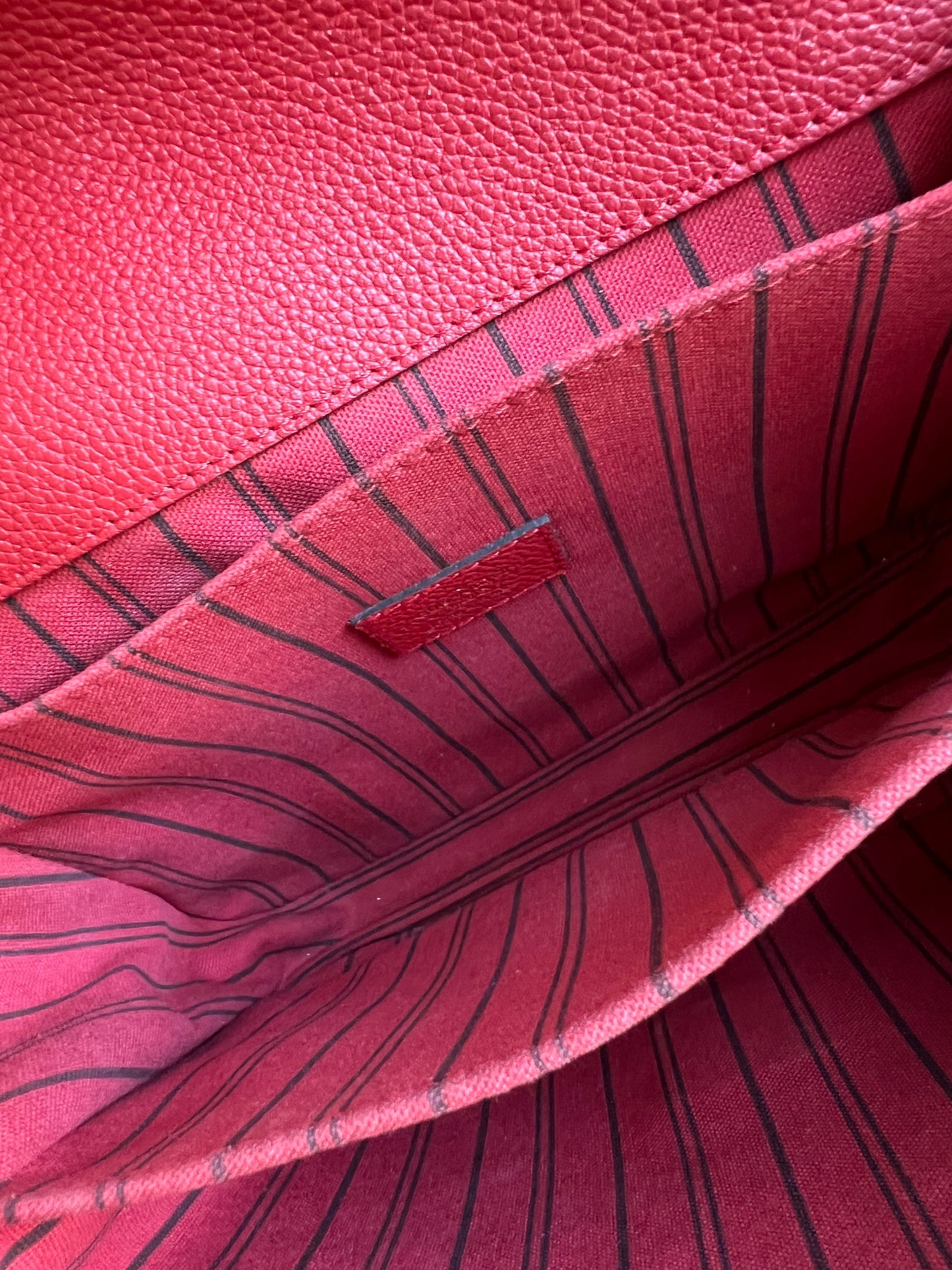 Louis Vuitton Pochette Metis Red Empreinte (RRP £2,130)